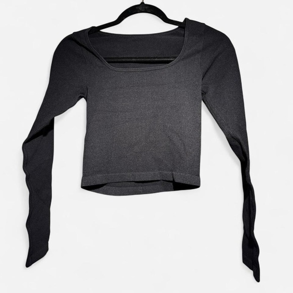 OQQ Tops - OQQ NWOT Black Seamless Long Sleeve